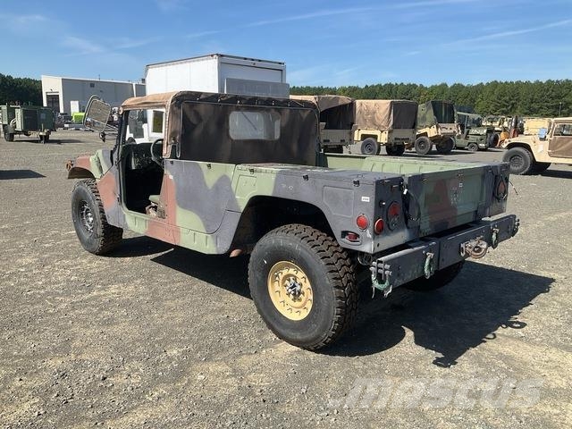 AM General M1097R1 Madelkaubikud