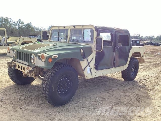 AM General M1097R1 Пікапи / Бічне розвантаження