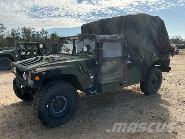 AM General M1097R1 Nakladacia/sklápacia bočnica