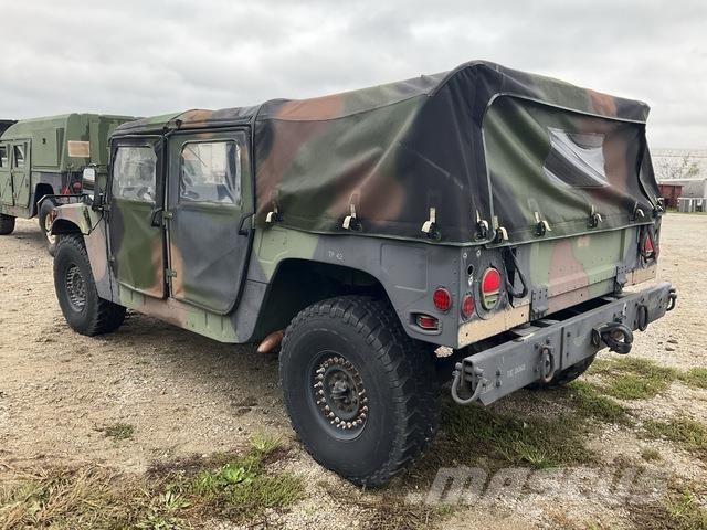 AM General M1097R1 Pick up de caixa aberta