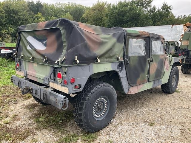AM General M1097R1 Pick up de caixa aberta