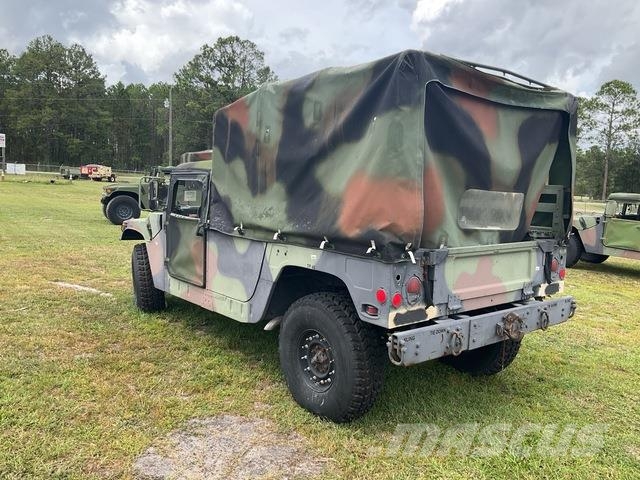 AM General M1097R1 Pick up de caixa aberta
