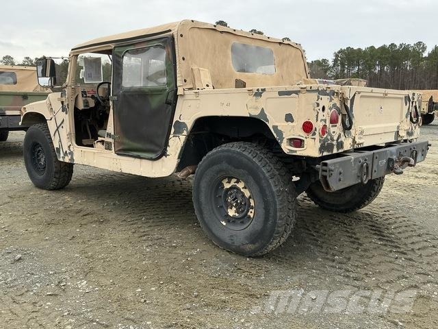 AM General M1097R1 Caja abierta/laterales abatibles