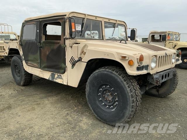 AM General M1097R1 Caja abierta/laterales abatibles