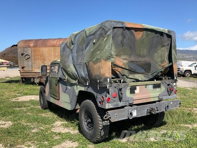 AM General M1097R1 Пикапи