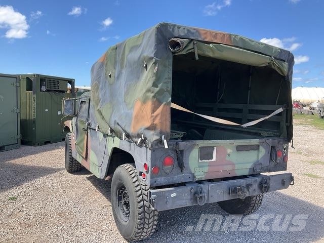 AM General M1097R1 Пикапи