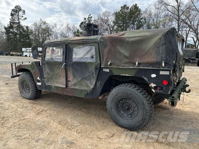 AM General M1097R1 Caja abierta/laterales abatibles