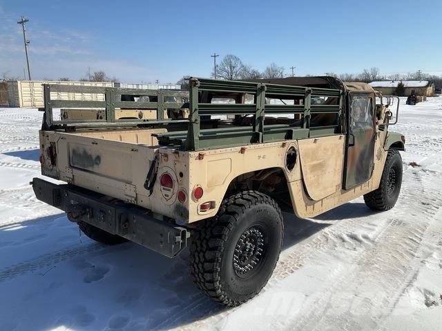 AM General M1097R1 Caja abierta/laterales abatibles