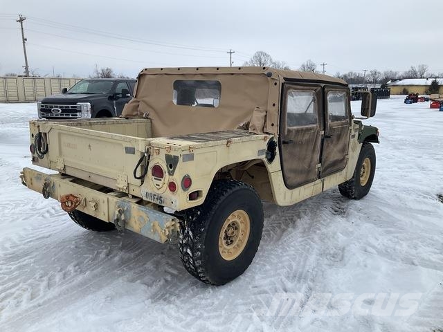 AM General M1097R1 Caja abierta/laterales abatibles