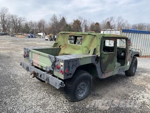 AM General M1097R1 Пикапи