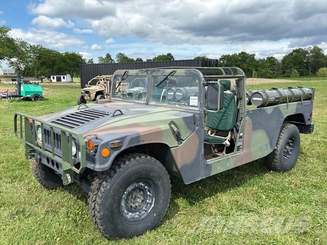 AM General M1097R1 Pikaplar