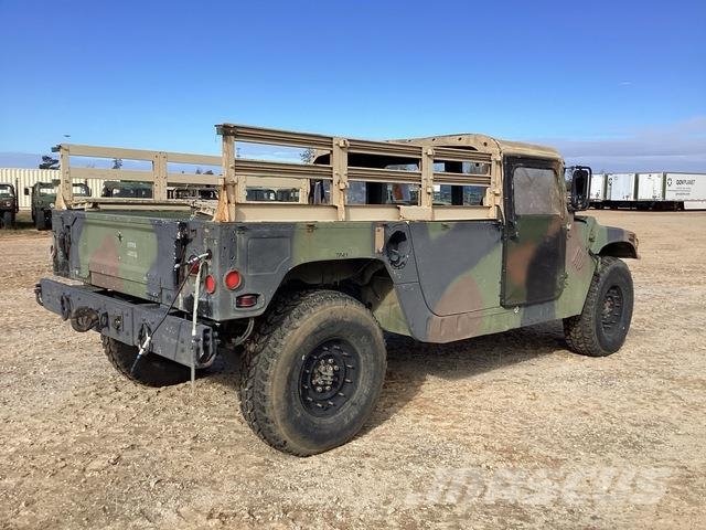 AM General M1097R1 Pick up/Dropside