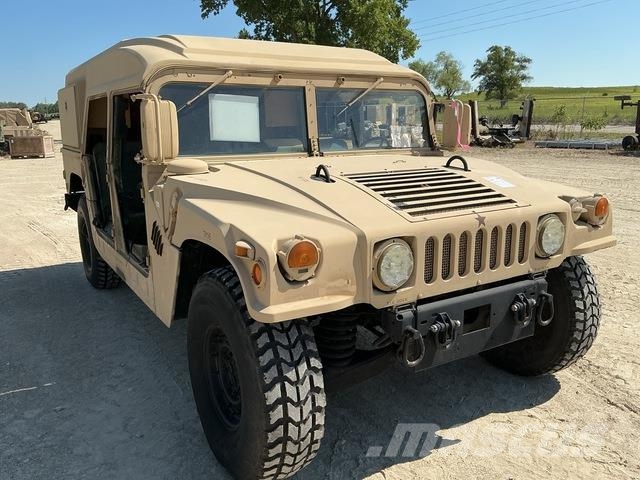 AM General M1097R2 Бортовые фургоны