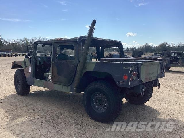 AM General M1123 Caja abierta/laterales abatibles