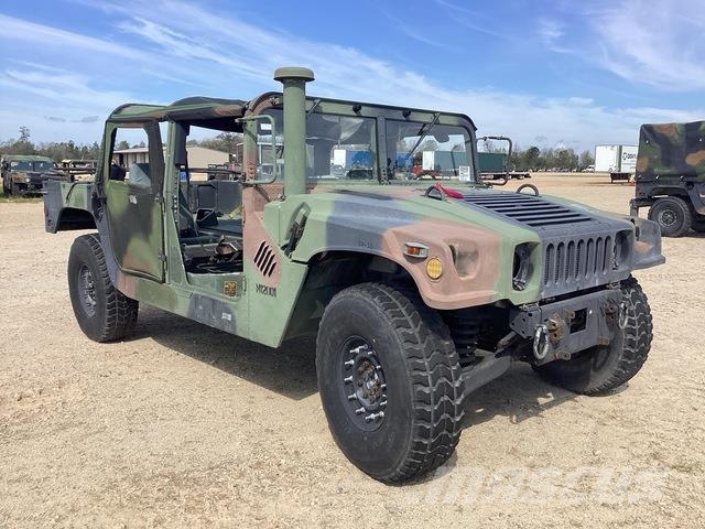 AM General M1123 Caja abierta/laterales abatibles