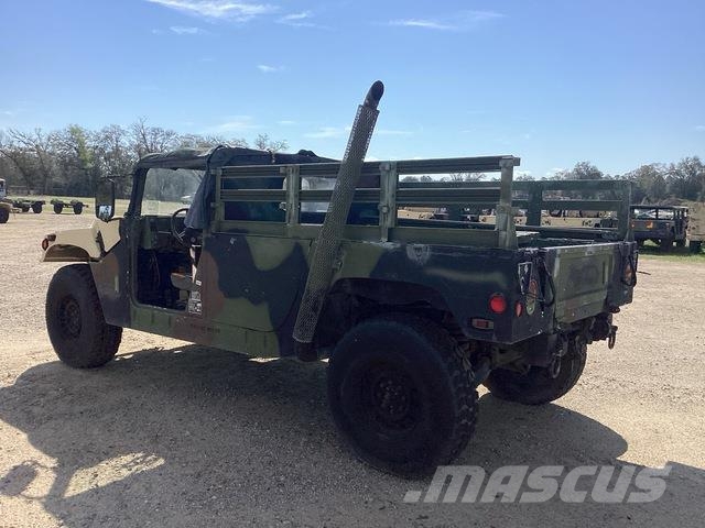 AM General M1123 Pick up de caixa aberta