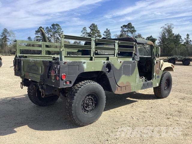 AM General M1123 Pick up de caixa aberta