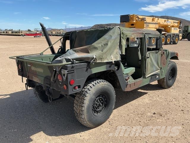 AM General M1123 Bestelwagens met open laadbak