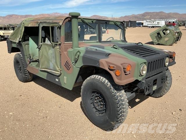 AM General M1123 Bestelwagens met open laadbak