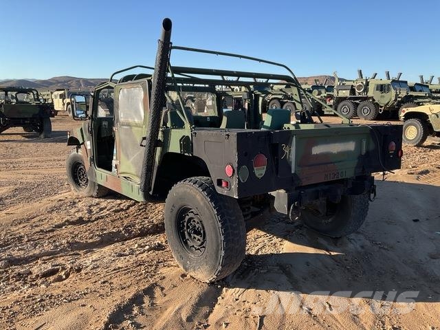 AM General M1123 Caja abierta/laterales abatibles