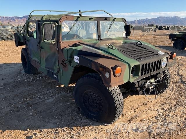 AM General M1123 Caja abierta/laterales abatibles