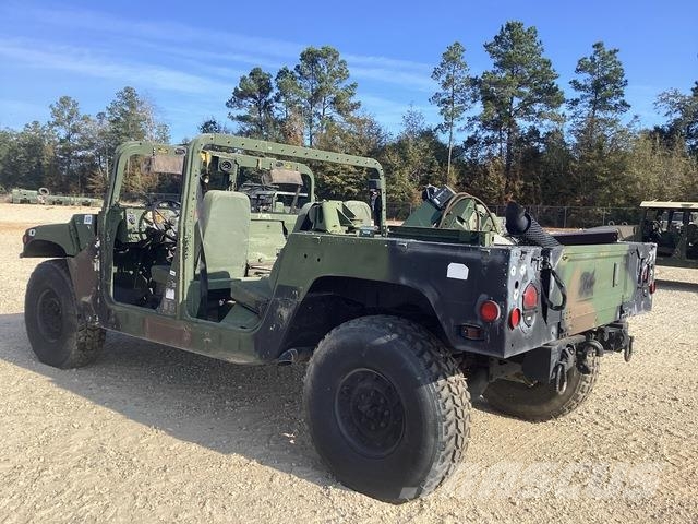 AM General M1123 皮卡.傳統半斗卡車/側卸板