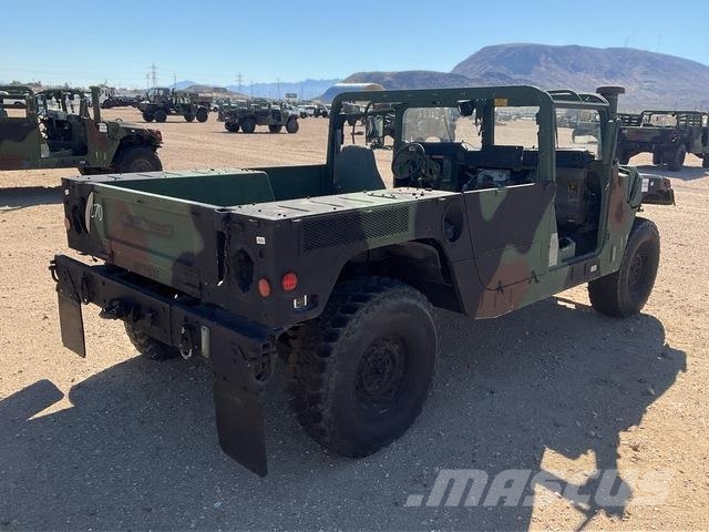 AM General M1152 Bestelwagens met open laadbak