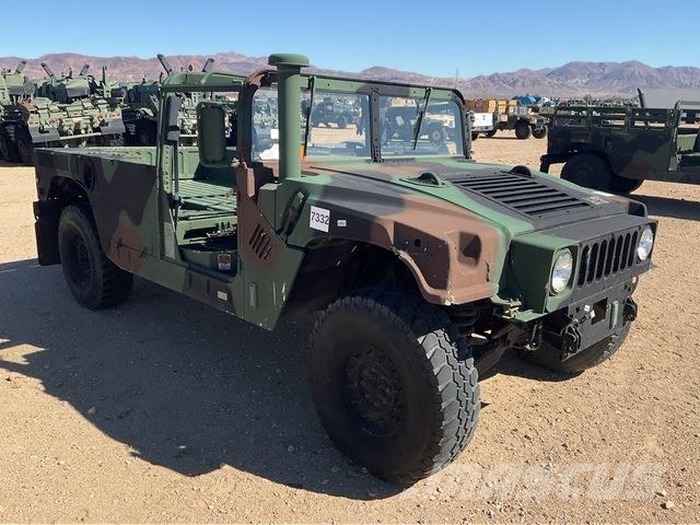 AM General M1152 Bestelwagens met open laadbak