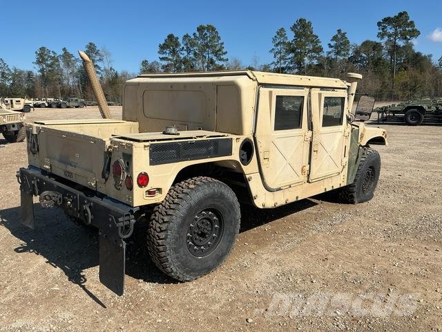 AM General M1165A1 Pick up/Dropside