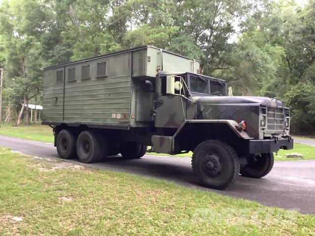 AM General M934 شاحنات ذات هيكل صندوقي