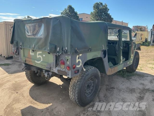 AM General M998 شاحنات خفيفة/مفصلية الجوانب