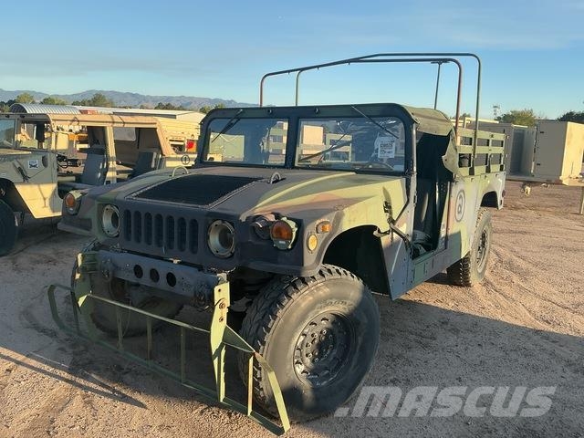AM General M998 شاحنات خفيفة/مفصلية الجوانب