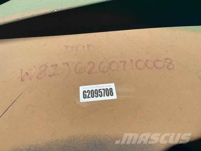 AM General M998 Caja abierta/laterales abatibles