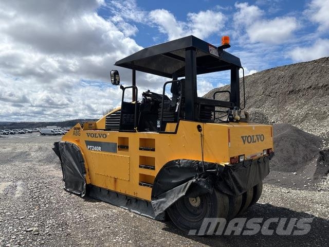 Ammann AP240 Rodillos sobre neumáticos