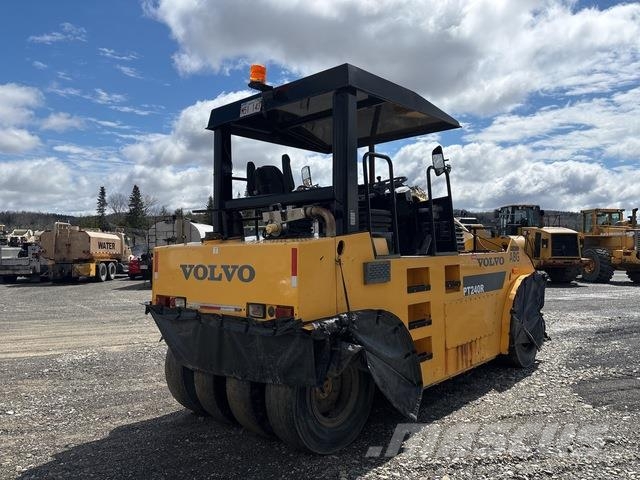 Ammann AP240 Rodillos sobre neumáticos