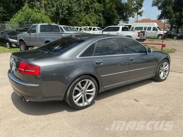 Audi S8Q Automobili