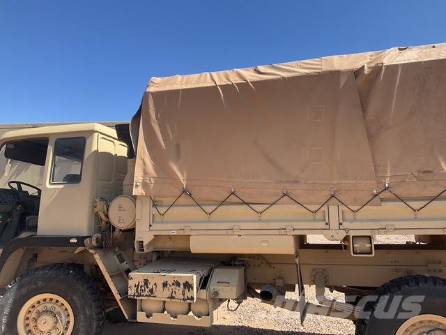 BAE Systems M1078A1 Caminhões baú