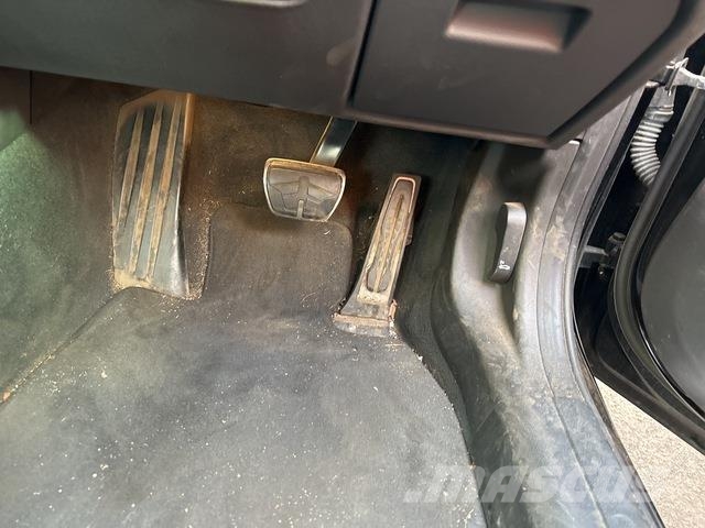 BMW 320i Henkilöautot