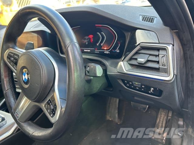 BMW 320i Henkilöautot