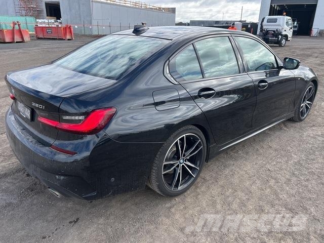 BMW 320i Henkilöautot