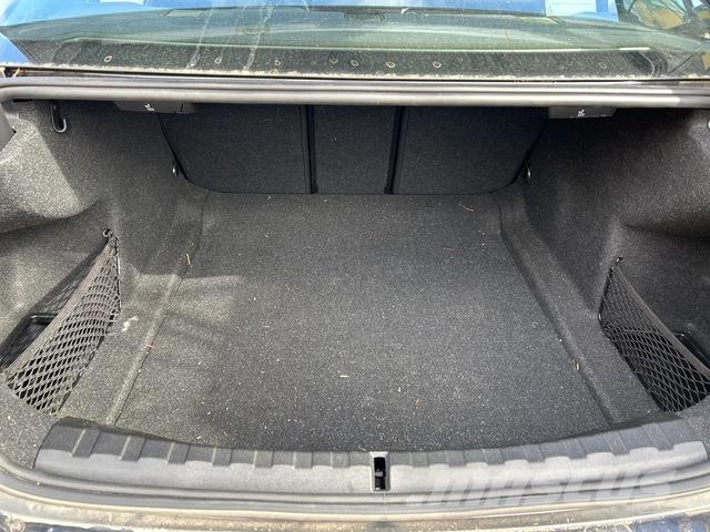 BMW 320i Henkilöautot