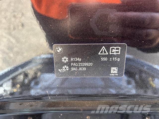 BMW 320i Henkilöautot