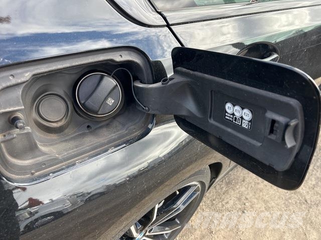BMW 320i Henkilöautot