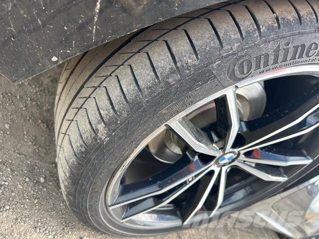 BMW 320i Henkilöautot