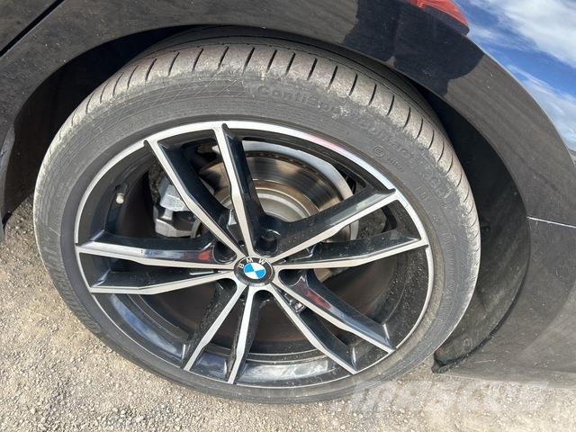 BMW 320i Henkilöautot