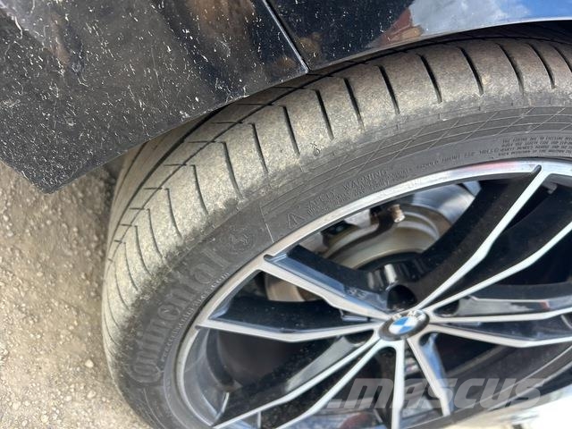 BMW 320i Henkilöautot