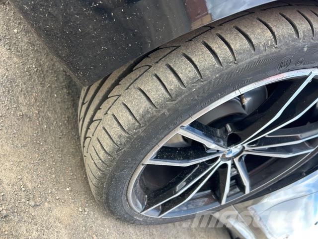 BMW 320i Henkilöautot