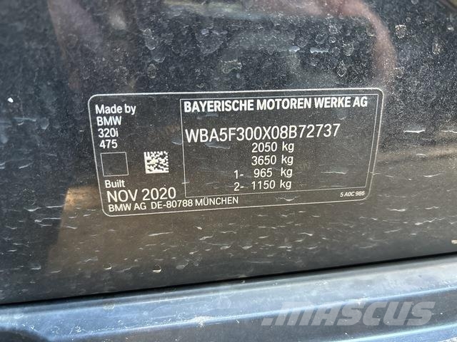 BMW 320i Henkilöautot