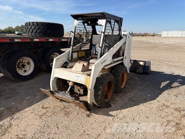 Bobcat 642B لوادر انزلاقية التوجيه