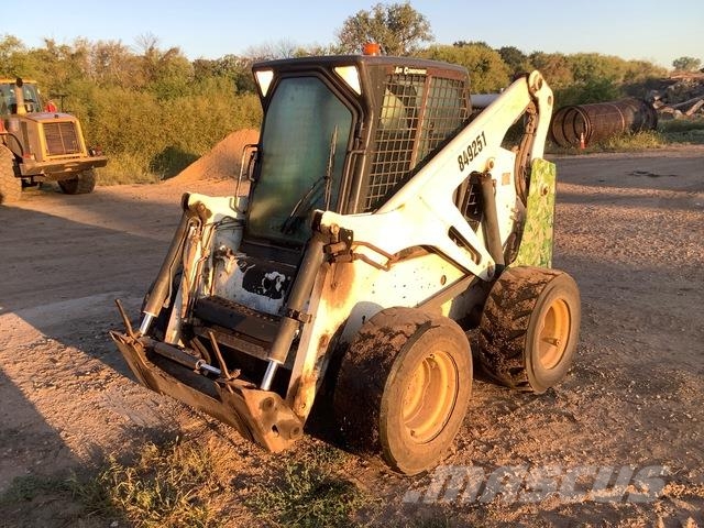 Bobcat 873 لوادر انزلاقية التوجيه